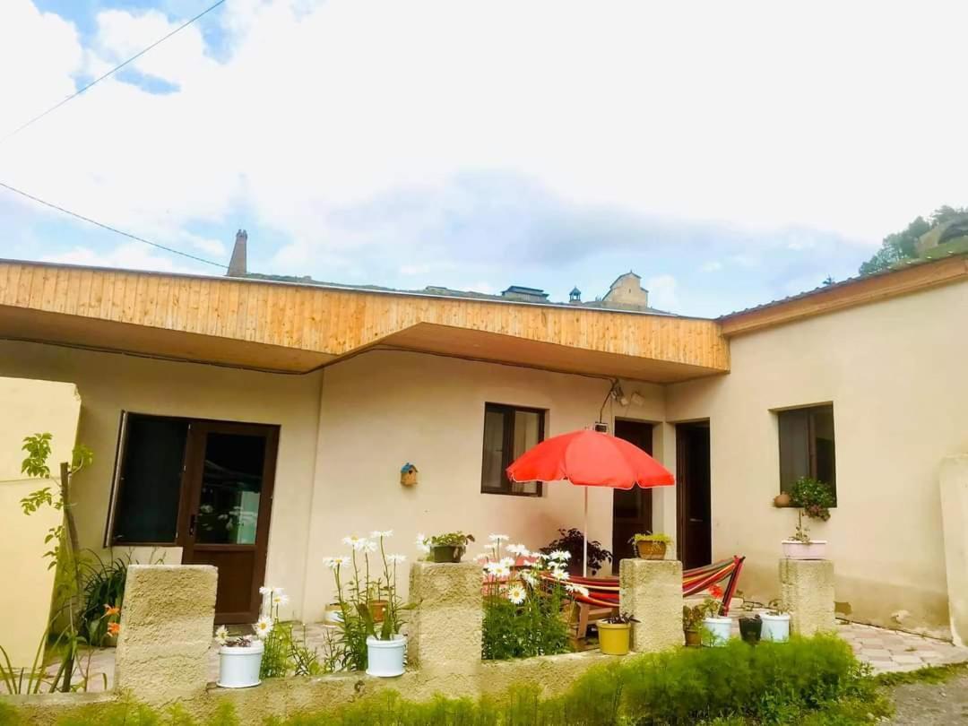Guesthouse And Cottage Nicolo Kazbegi Exterior foto